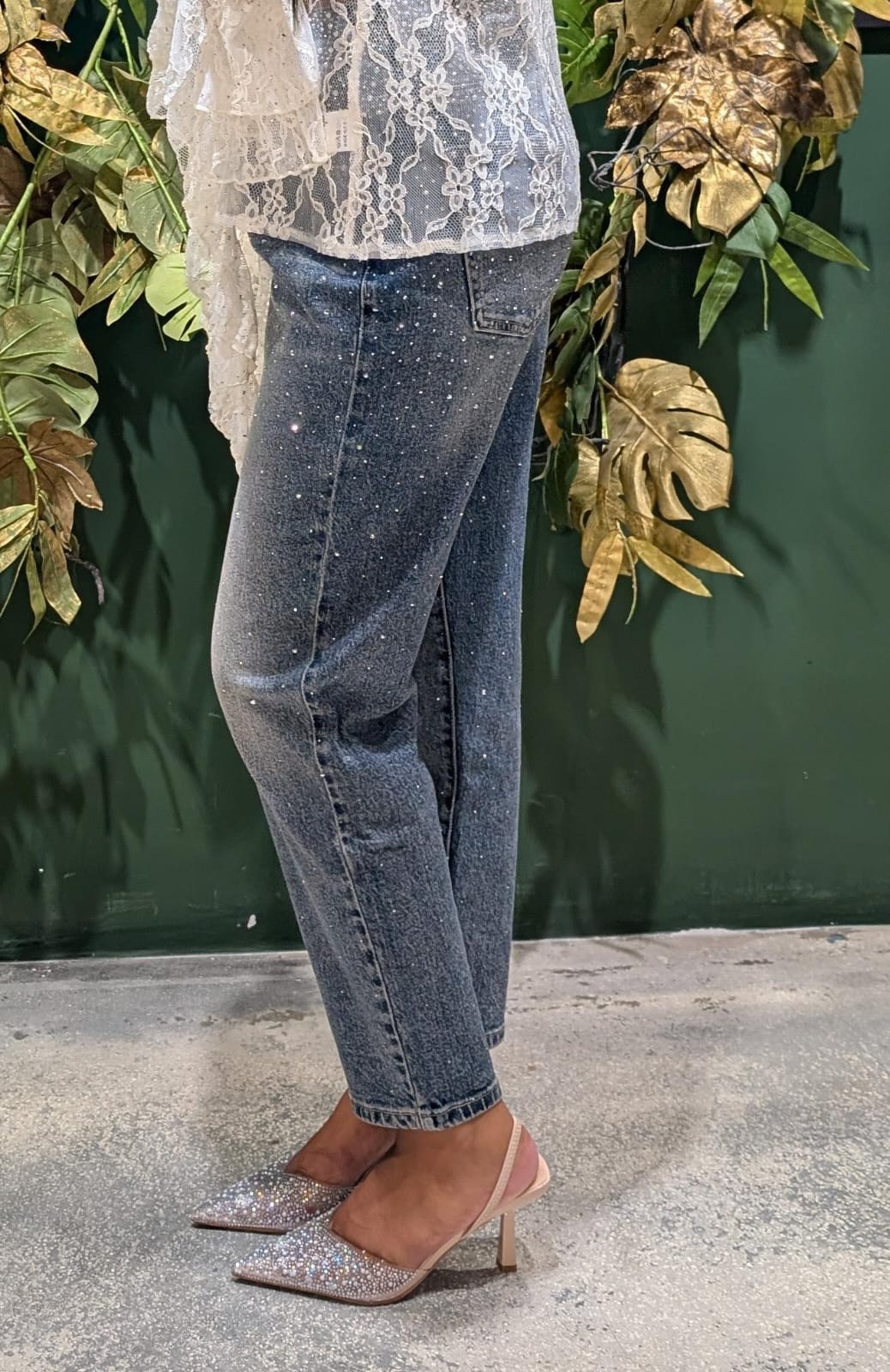 Jeans elasticizzato con brillanti argento  , gamba "skinny"