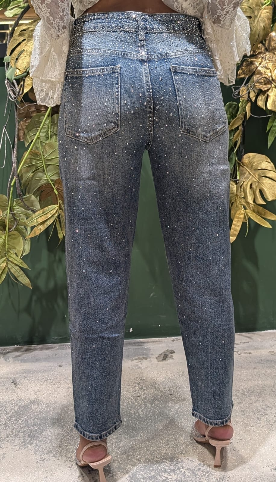 Jeans elasticizzato con brillanti argento  , gamba "skinny"