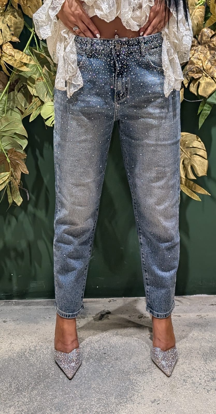 Jeans elasticizzato con brillanti argento  , gamba "skinny"