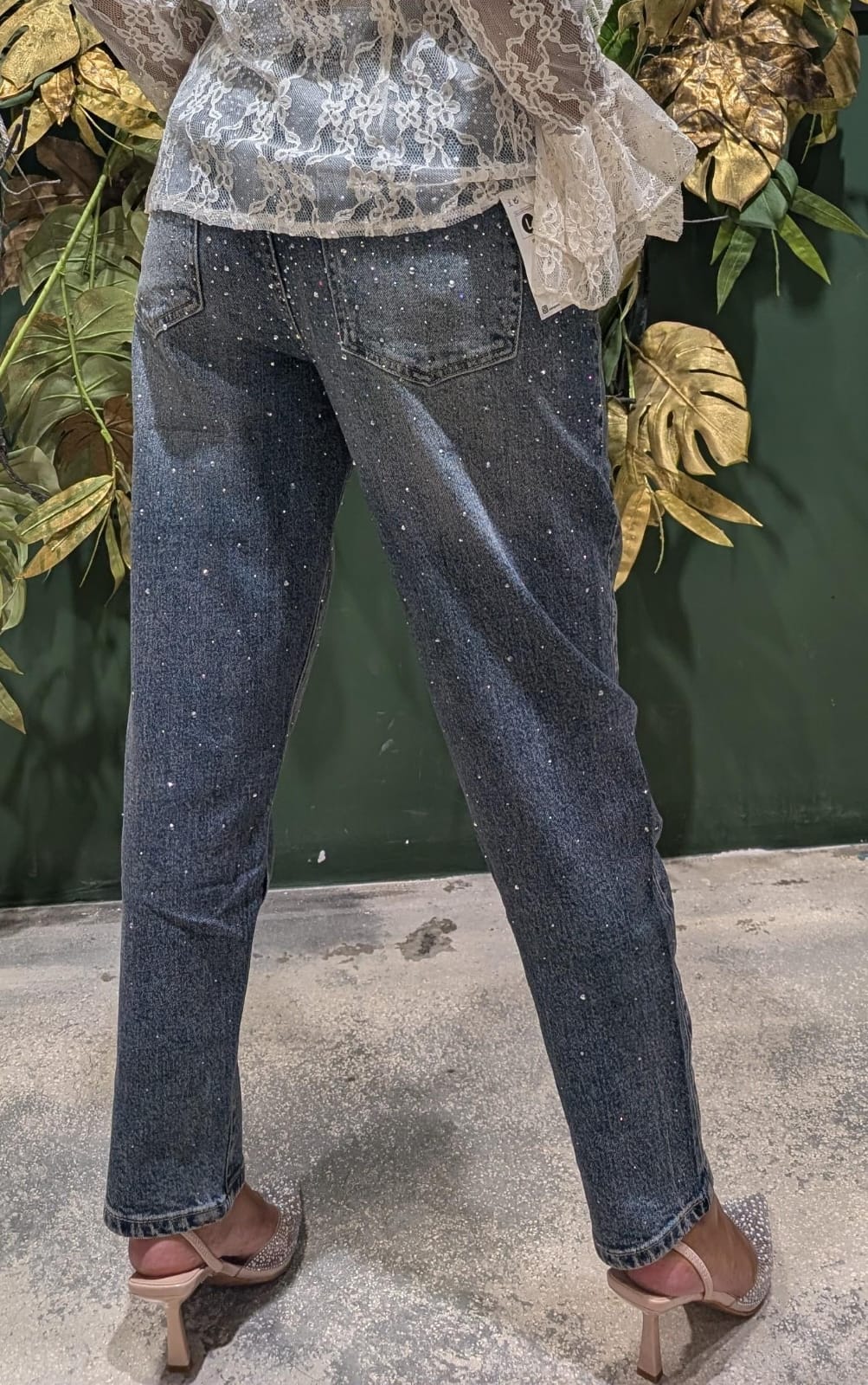 Jeans elasticizzato con brillanti argento  , gamba "skinny"