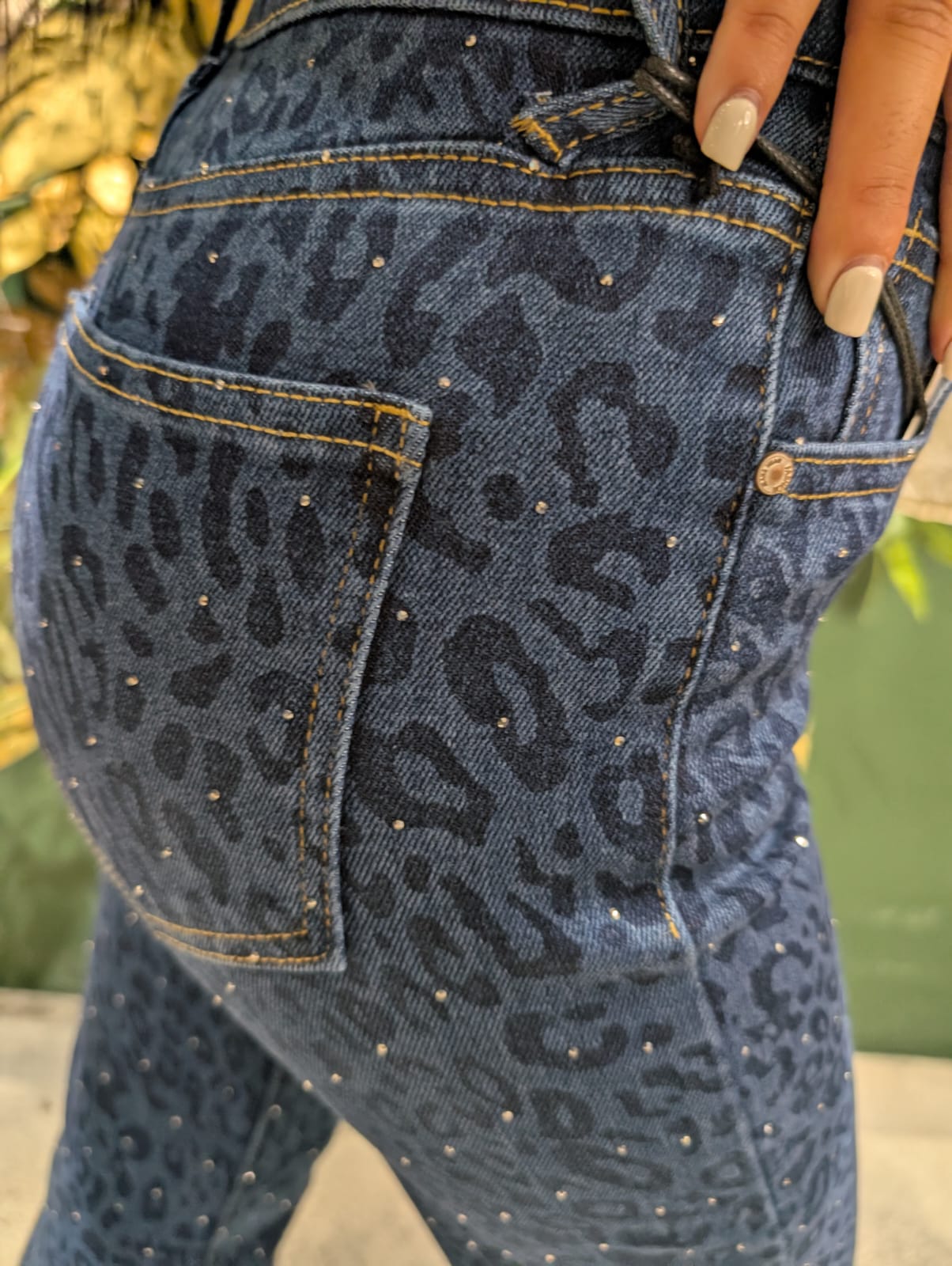 Pantaloni donna con stampa animalier e strass , gamba tubolare