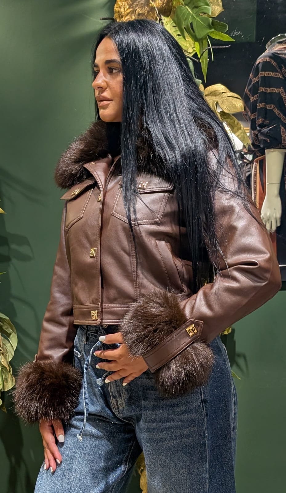 Giubbino corto in ecopelle con collo e polsini  di pelliccia (removibile)