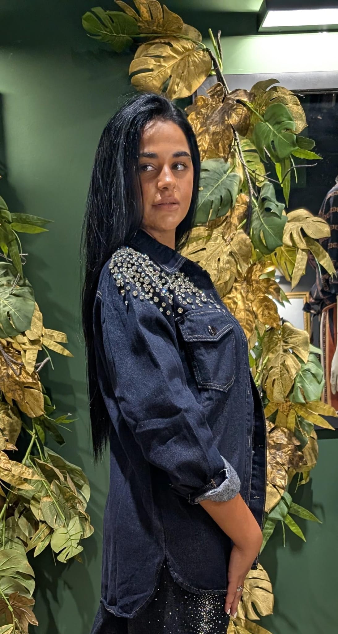 Camicia/ giacca jeans  lunga in vita , blu scuro con brillanti alle spalle