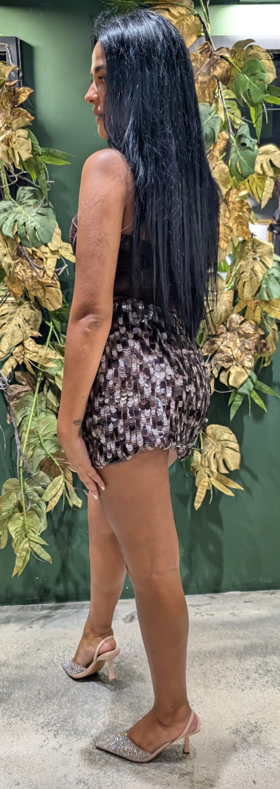 Minigonna in paiettes con zip laterale  in due varianti di colori 
BEIGE e MARRONE