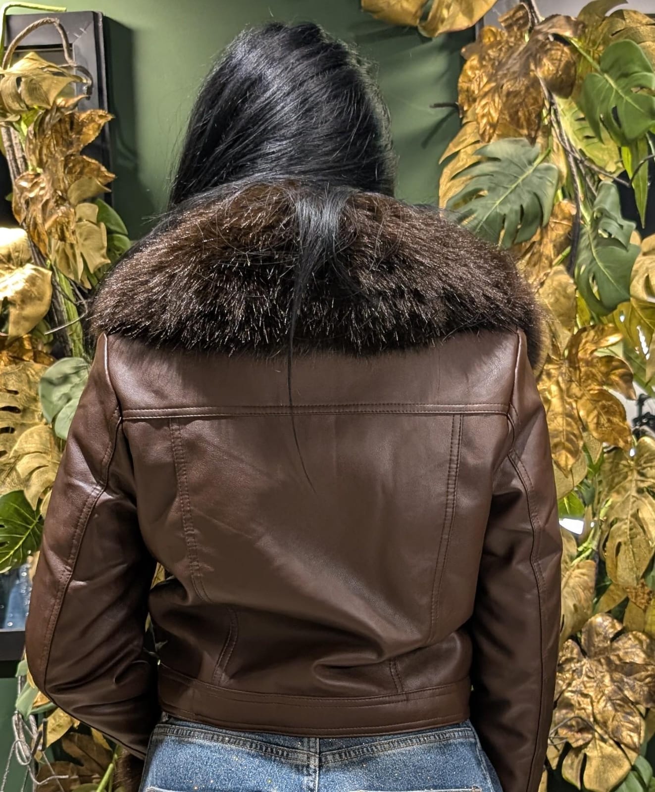 Giubbino corto in ecopelle con collo e polsini  di pelliccia (removibile)